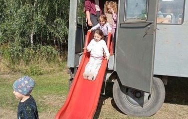 5709
